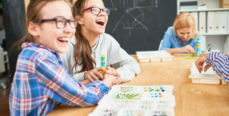 W jaki sposób szkoła demokratyczna wspiera indywidualne potrzeby ucznia?