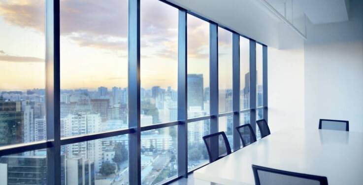 Czy warto rezerwować stolik na małe spotkania biznesowe w Sopocie?