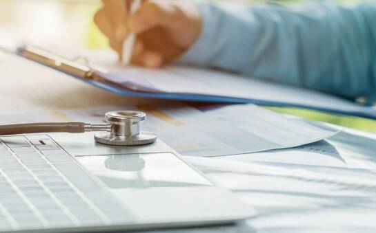 Jak przygotować się do negocjacji z ubezpieczycielem w sprawie błędów medycznych?