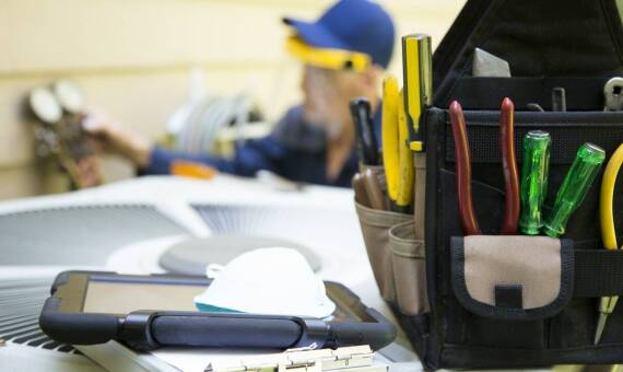 Czym jest kontrola szczelności systemu klimatyzacyjnego i dlaczego jest niezbędna?