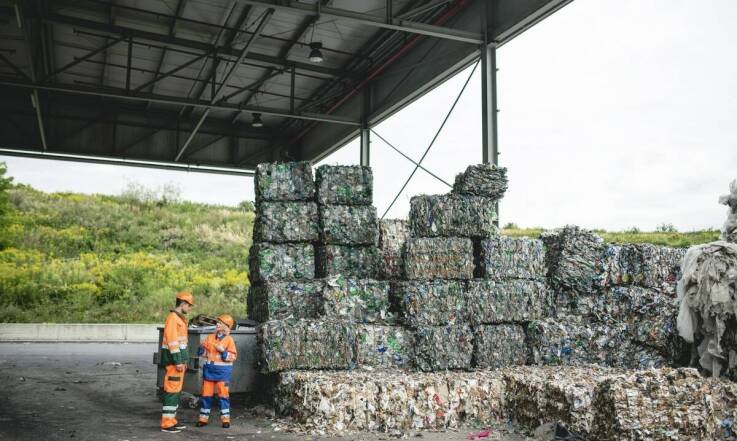 Jak efektywnie zarządzać transportem surowców wtórnych w firmie?