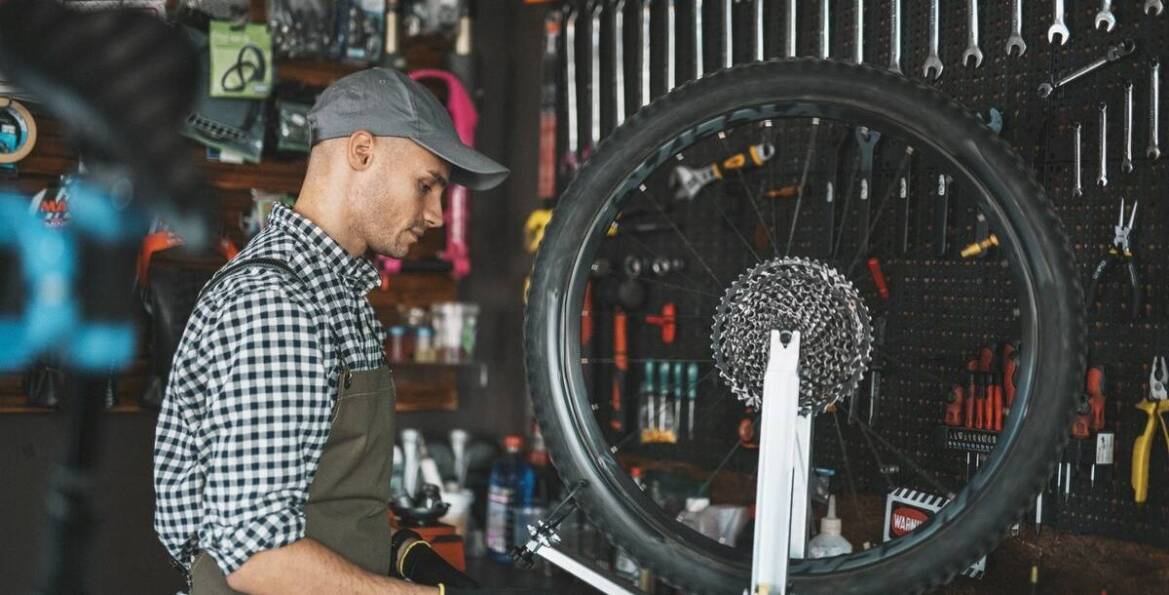 Współczesne trendy w ofercie sklepów rowerowych – co warto wiedzieć?