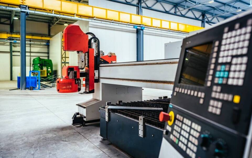 Ciche i wydajne młyny do tworzyw sztucznych – co je wyróżnia?