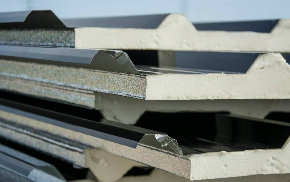 Jak dachówka ceramiczna wpływa na akustykę budynku?