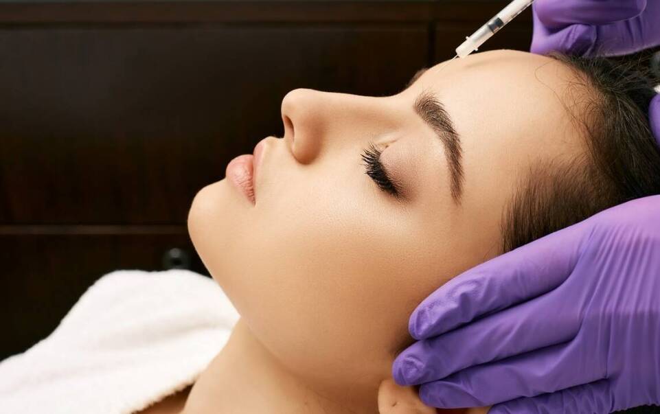 Kwas hialuronowy: nieinwazyjne rozwiązanie na głębokie bruzdy