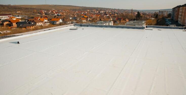 Membrany EPDM w kontekście długotrwałej ochrony dachów płaskich