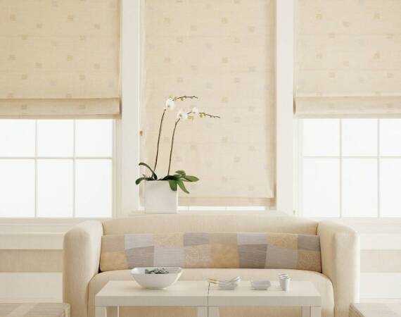 Czym kierować się przy wyborze rolet wewnętrznych na okna dachowe do kuchni?