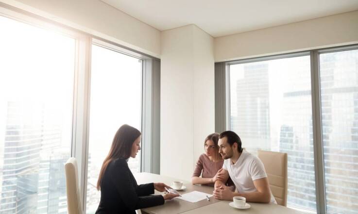 Rola profesjonalnych pośredników w kupnie mieszkań w Warszawie