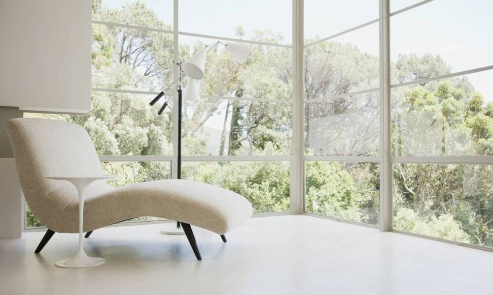 Jak folia przeciwsłoneczna może uzupełnić zmianę koloru okien PCV?