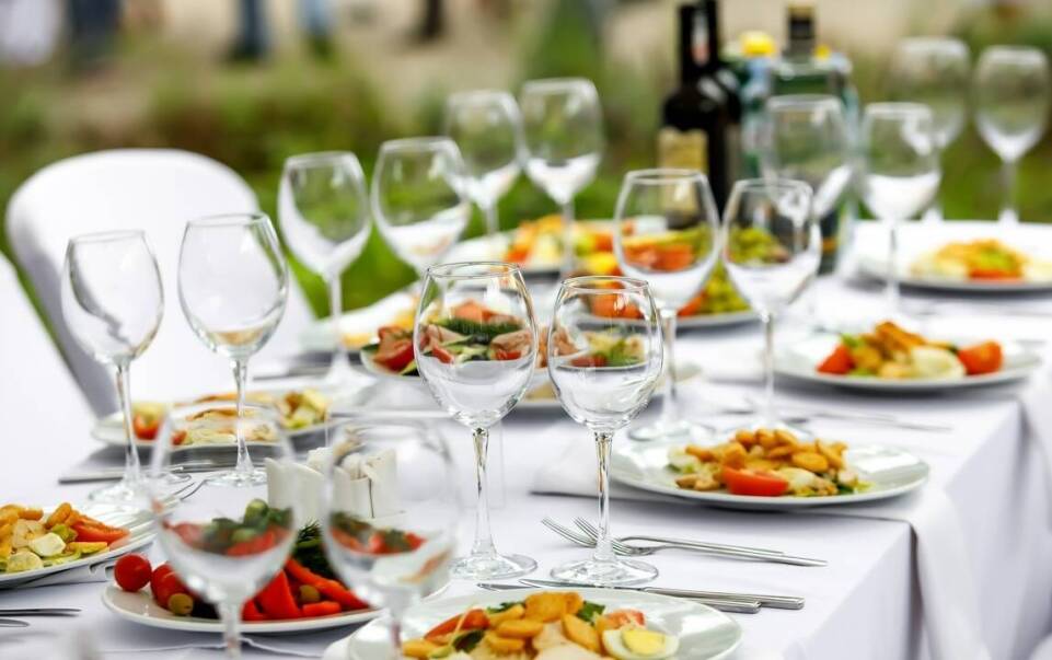 Firma cateringowa Oświęcim – jak zaskakuje gości nietypowymi smakami?