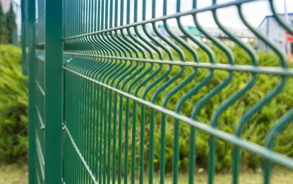 Zalety stosowania wysięgników do drutu kolczastego w systemach ogrodzeniowych