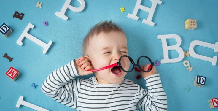 Jakie usługi oferuje profesjonalny salon optyczny dla dzieci i młodzieży?