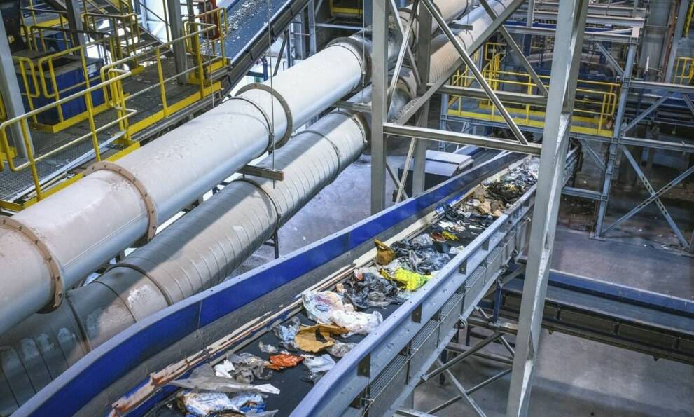 Jak skutecznie zarządzać gospodarką odpadami przemysłowymi?