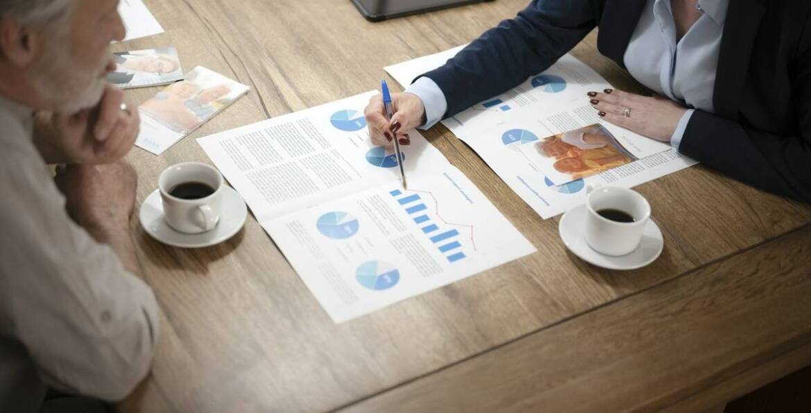 Jak pośrednik może ułatwić sprzedaż działki budowlanej?