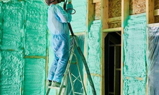 Jak piana PUR pomaga w równomiernym rozprowadzaniu ciepła?