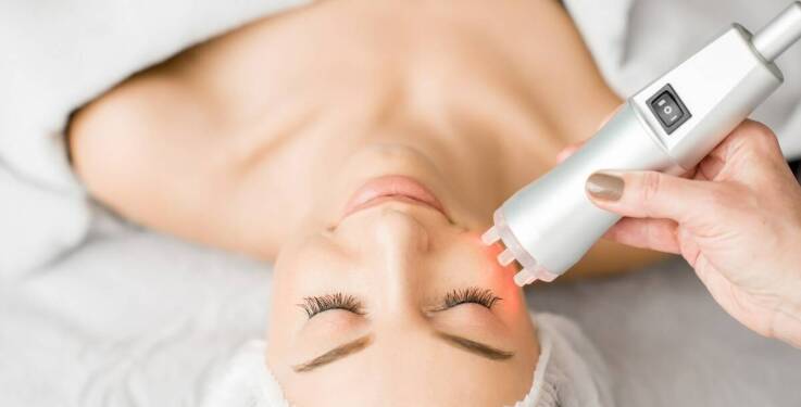 Lifting twarzy: naturalna alternatywa dla inwazyjnych zabiegów