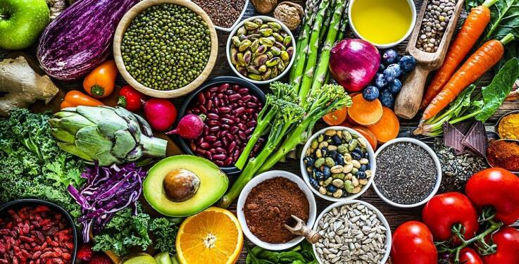 Dlaczego warto postawić na lokalne składniki podczas organizacji stypy?