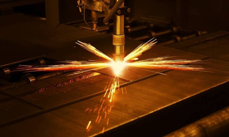 Jakie są najważniejsze czynniki wpływające na wybór technologii cięcia?