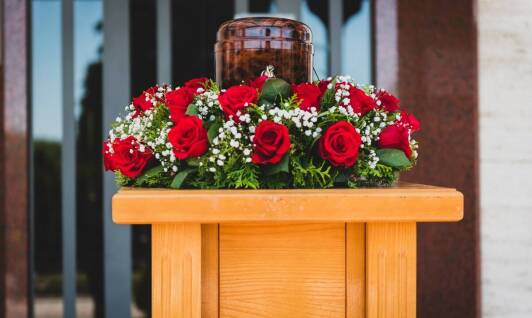 Znaczenie florystyki w ceremoniach żałobnych