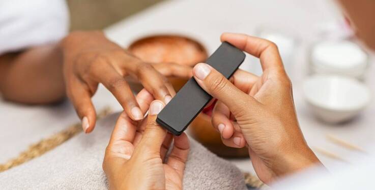 Zalecenia dotyczące pielęgnacji dłoni po zabiegu manicure rybnik