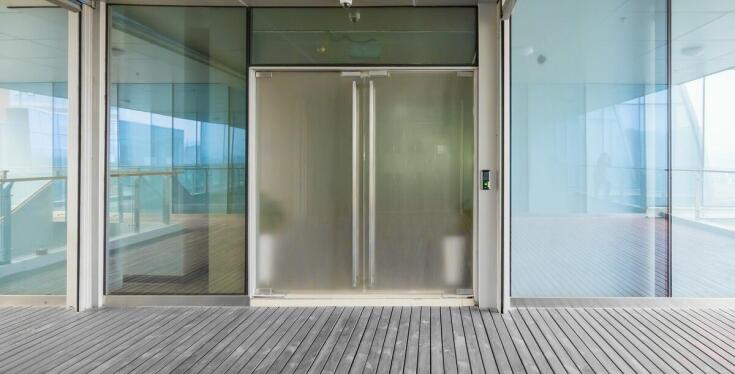 Bramy przeciwpożarowe: Bezpieczeństwo i estetyka w jednym