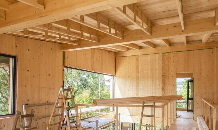 Drewno konstrukcyjne BSH: idealne rozwiązanie dla domów drewnianych