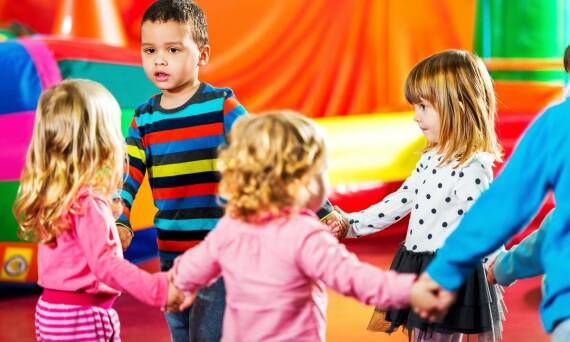 Rola doświadczonych trenerów w nauce akrobatyki dla dzieci