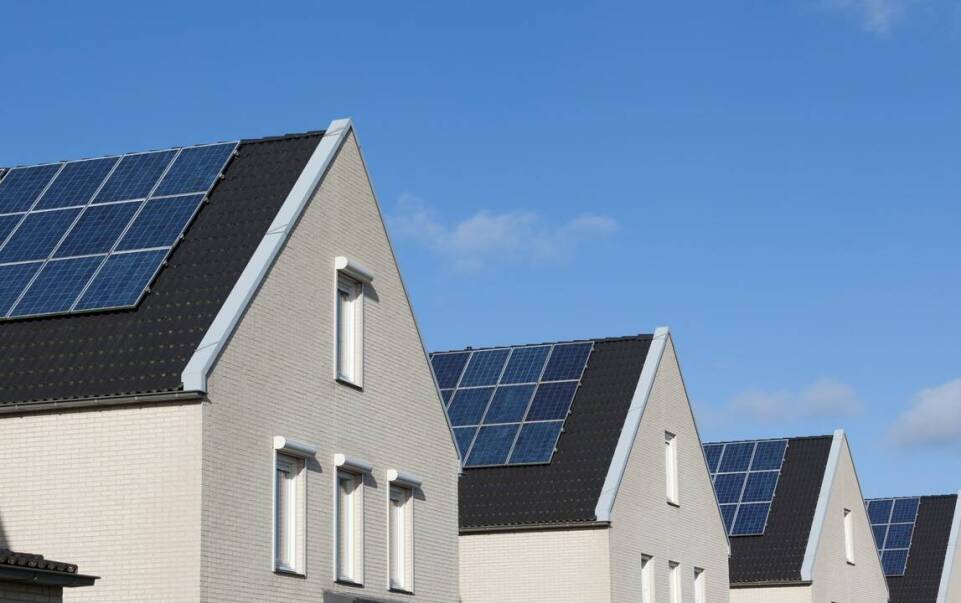 Jakie są kluczowe zalety domów jednorodzinnych z nowoczesnymi instalacjami?