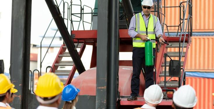 Bezpieczeństwo na budowie: kluczowe artykuły BHP dla ekip montujących rusztowania