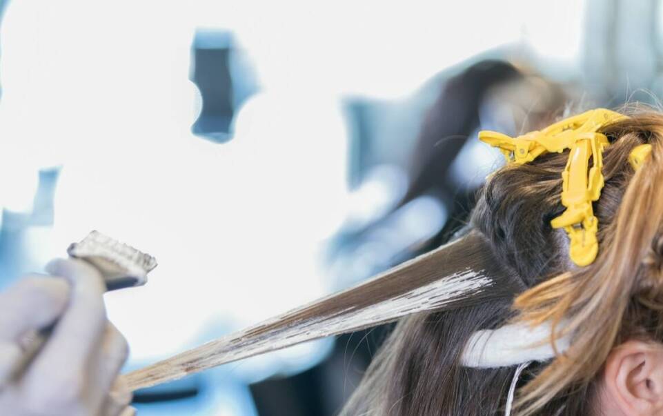 Keratynowe przedłużanie włosów a zdrowie naturalnych pasm