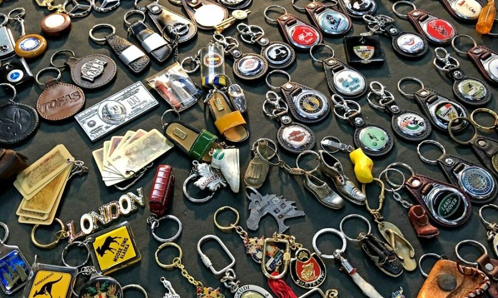 Personalizacja gadżetów odblaskowych – jak wyróżnić się na rynku?