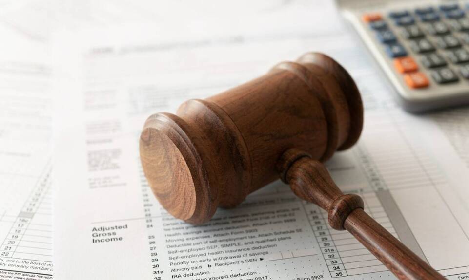 Jak kancelarie prawne wspierają osoby zarządzające transportem w kwestiach administracyjnych?