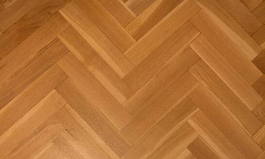 Jakie elementy wpływają na trwałość trumien dębowych?