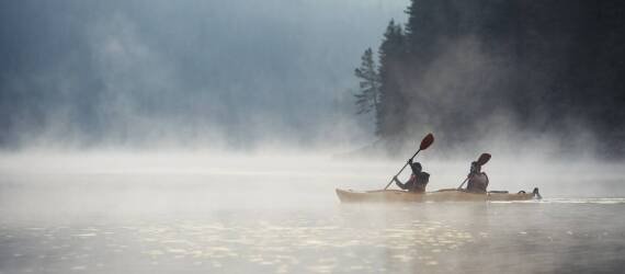 Aktywny wypoczynek nad jeziorem – atrakcje wodne w agroturystyce