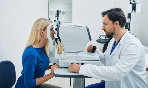 Rola optometrysty w monitorowaniu postępu chorób oczu na przestrzeni lat
