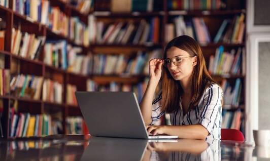 Na co zwrócić uwagę, wybierając kurs przygotowujący do egzaminu adwokackiego? 