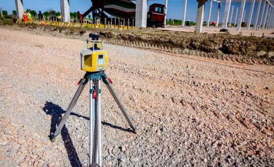 Zastosowanie nowoczesnego sprzętu przez geodetę Olsztyn