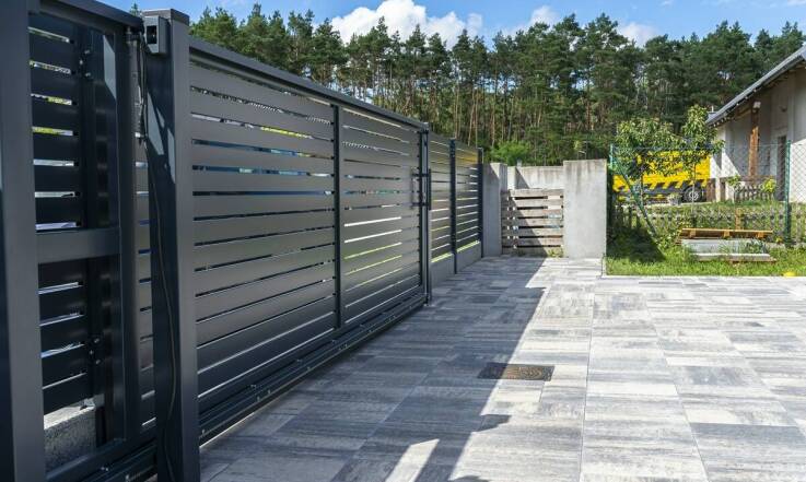 Jakie są korzyści z wyboru ogrodzeń posesyjnych dostosowanych do indywidualnych potrzeb?