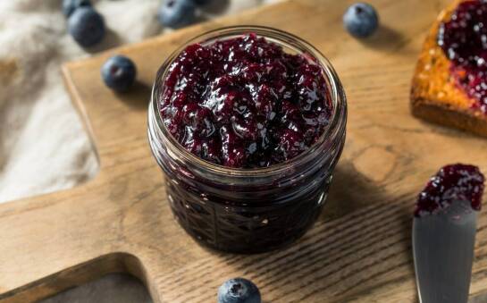 Zastosowanie konfitury z jagód w przygotowaniu wyjątkowych drinków