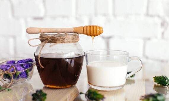 Słoik 200 ml w produkcji miodu – dlaczego warto go wybrać?