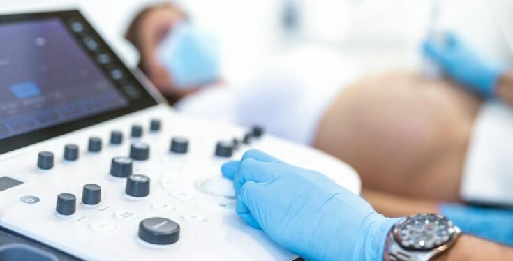 Jakie są najczęstsze wskazania do wykonania kontrolnego USG piersi po leczeniu?