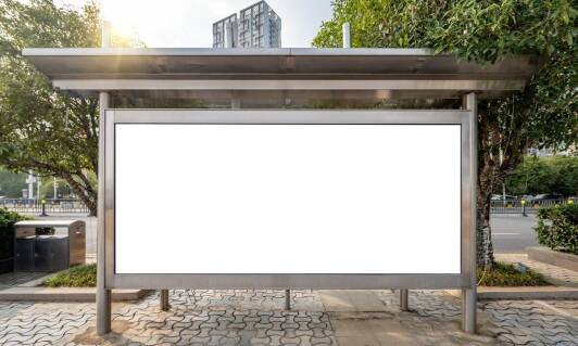 Zastosowanie ram aluminiowych w agencjach reklamowych – zalety i możliwości