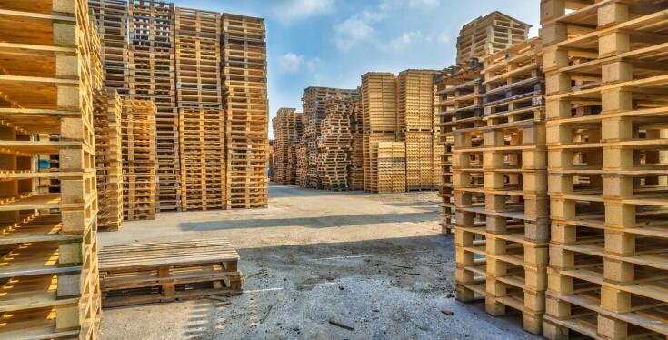 Jakie są zalety współpracy z producentem skrzyniopalet drewnianych?