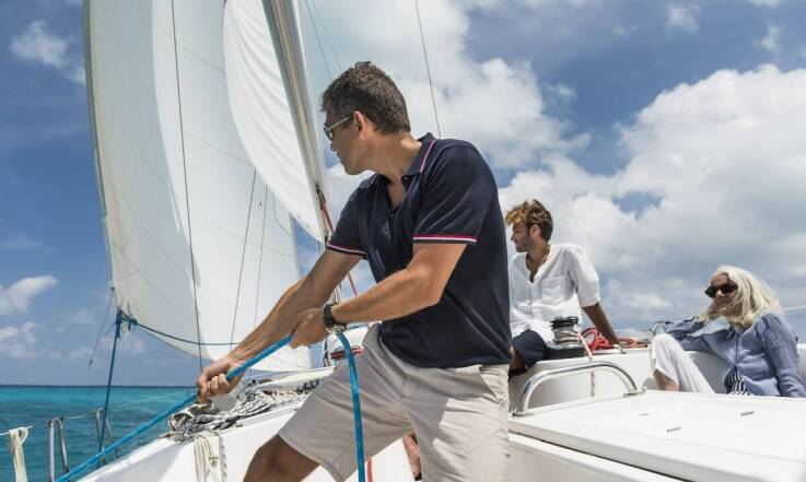 Rola rejsów morskich w budowaniu pewności siebie na wodzie