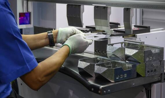 Jakie aspekty brać pod uwagę przy wyborze dostawcy kontrolerów do podajników wibracyjnych?