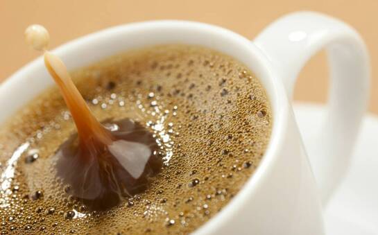 Jak dobra kawa mielona wpływa na lojalność klientów sklepu ze słodyczami?