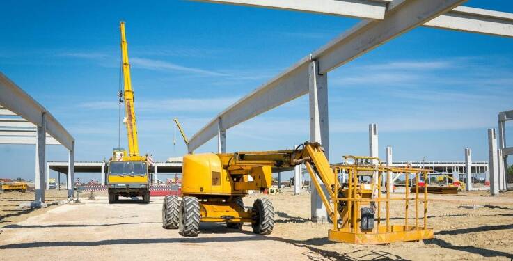 Kluczowe korzyści wynikające z wynajmu żurawi wieżowych w kontekście elastyczności projektu