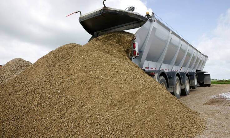 Jakie znaczenie ma nowoczesna flota pojazdów w transporcie kruszyw?