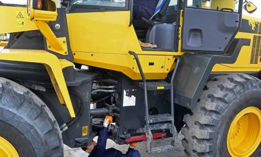 Jakie są najczęstsze wyzwania podczas szybkiego kursu na koparkę w Opolu?
