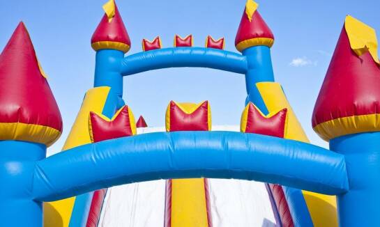 Jakie atrakcje wybrać, by zorganizować niezapomniane imprezy dla dzieci?